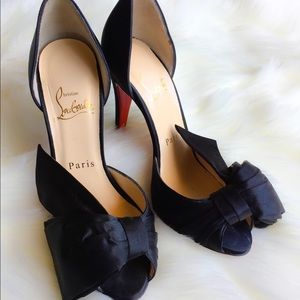 sold 💸 ♡ christian louboutin bow pumps ♡